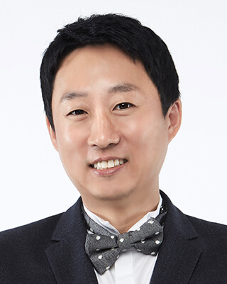 Headshot of Dr. Lee