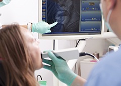 Dentist and patient looking at intraoral photos